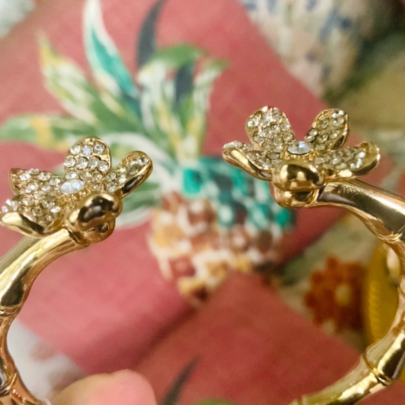 Lilly Pulitzer “Beach Club Blooms” BRACELET GOLD CRYSTAL FLOWER  ⭐️Hinge - Picture 6 of 13